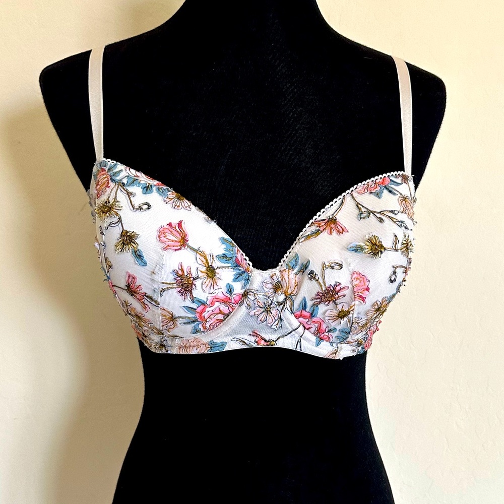 Victoria’s Secret Dream Angels Lined Demi bra